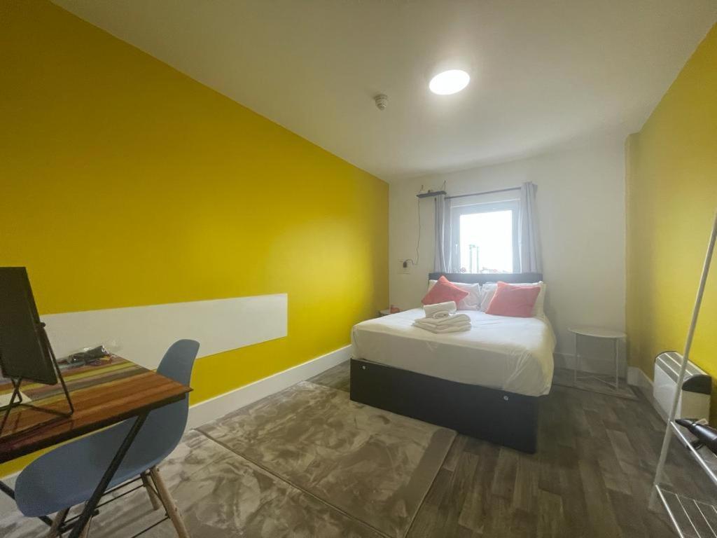 Neon 160 Hostel Swansea Buitenkant foto