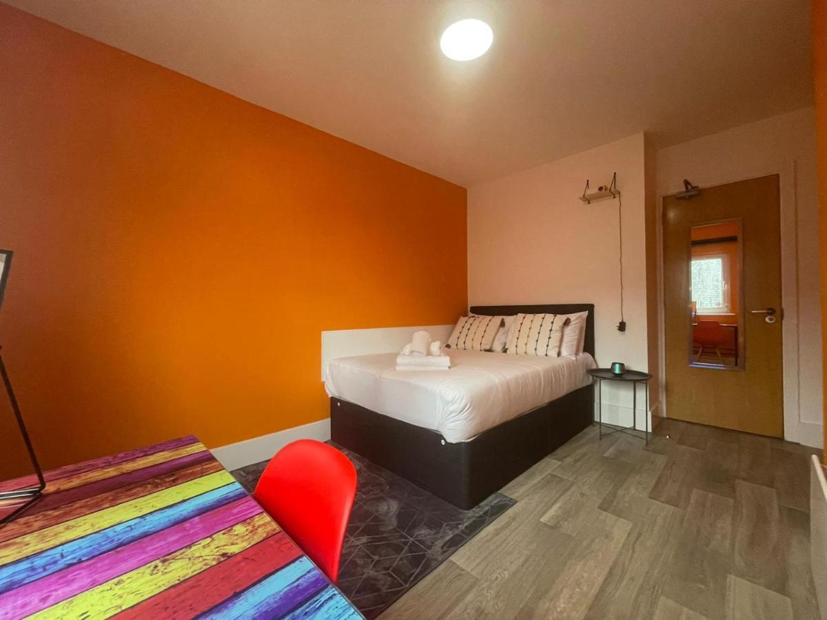Neon 160 Hostel Swansea Buitenkant foto