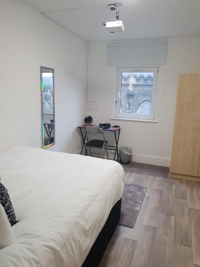 Neon 160 Hostel Swansea Buitenkant foto